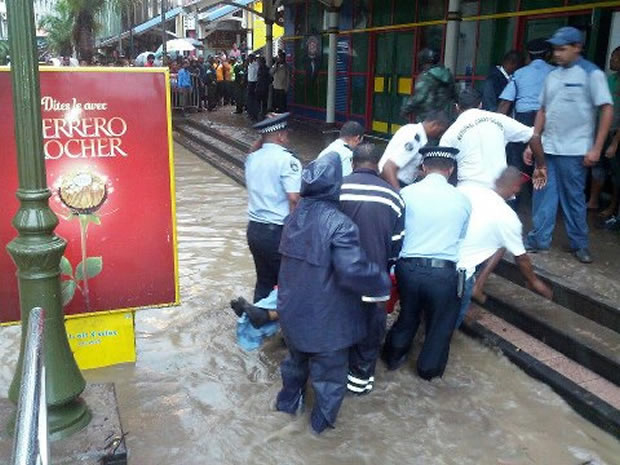 Pluies diluviennes: un huitième mort dans les inondations à Port-Louis